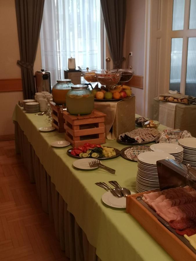 Hotel Blaha Lujza Balatonfured Bagian luar foto