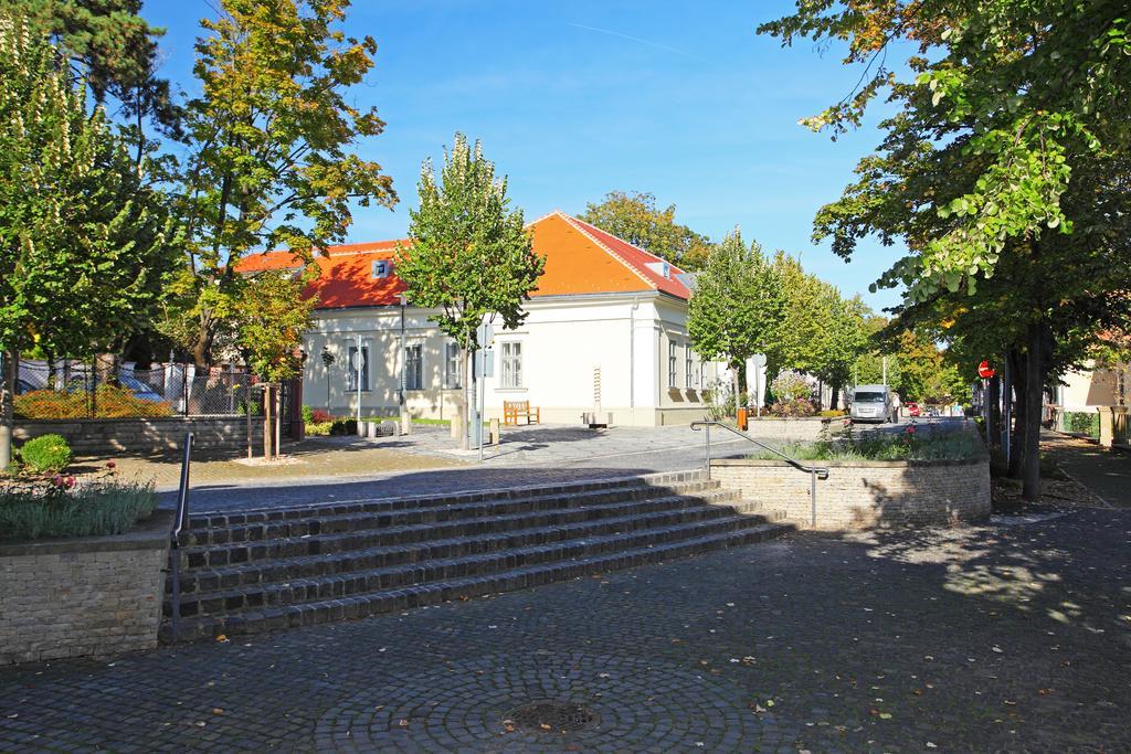 Hotel Blaha Lujza Balatonfured Bagian luar foto