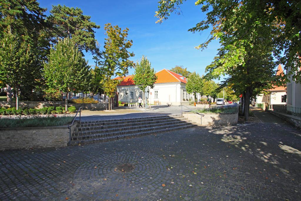 Hotel Blaha Lujza Balatonfured Bagian luar foto