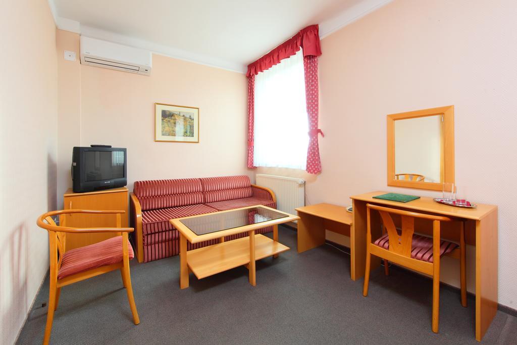 Hotel Blaha Lujza Balatonfured Ruang foto