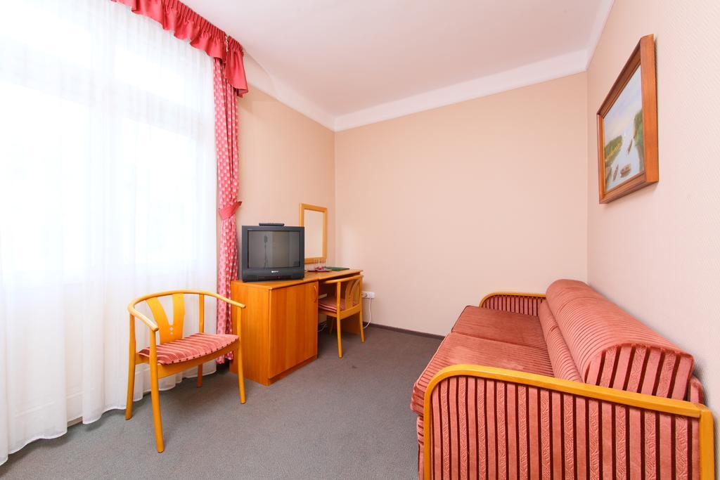 Hotel Blaha Lujza Balatonfured Ruang foto