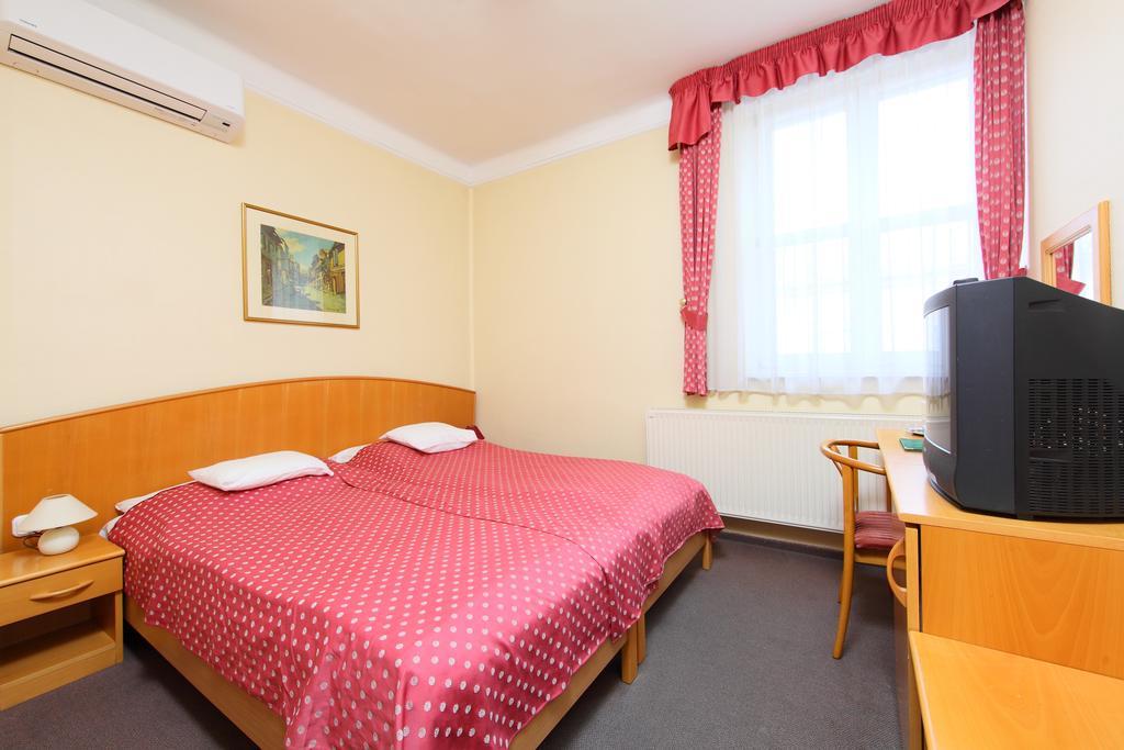 Hotel Blaha Lujza Balatonfured Ruang foto