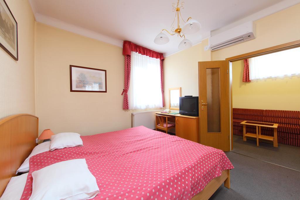 Hotel Blaha Lujza Balatonfured Bagian luar foto