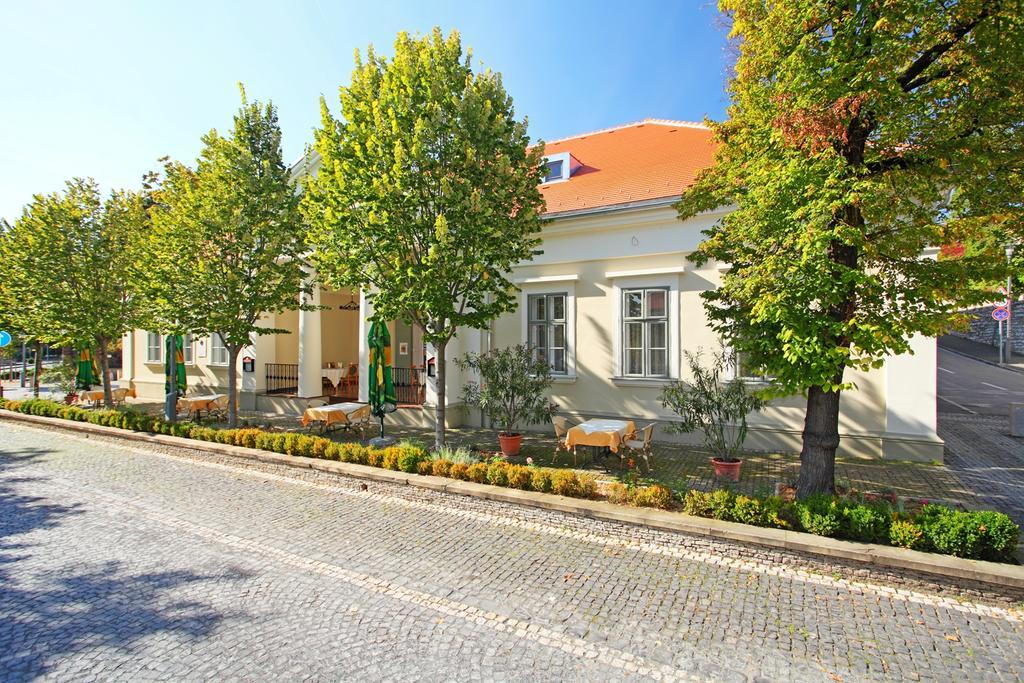 Hotel Blaha Lujza Balatonfured Bagian luar foto