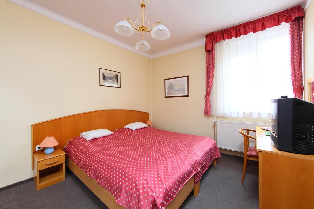 Hotel Blaha Lujza Balatonfured Bagian luar foto
