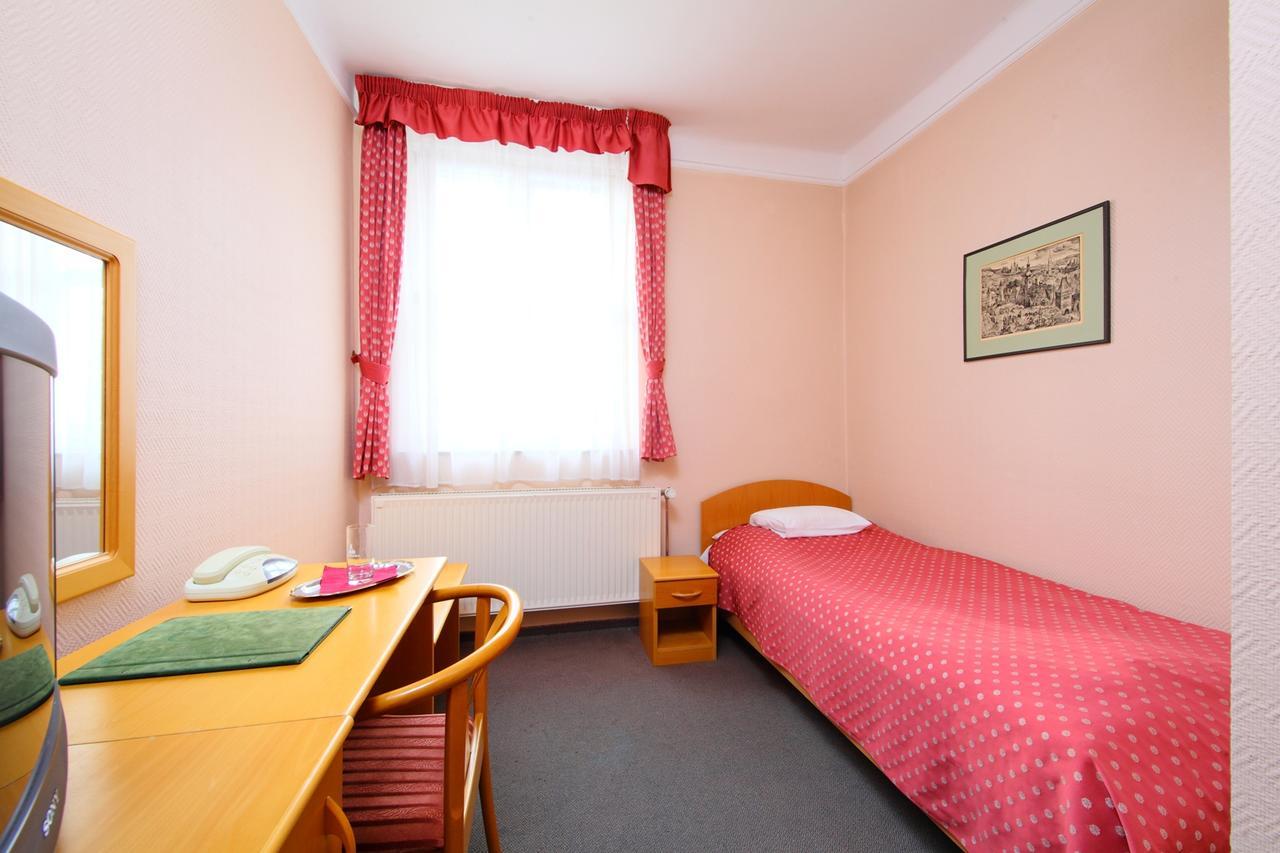 Hotel Blaha Lujza Balatonfured Bagian luar foto